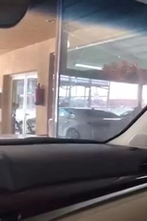 سعودي متفاجئ من مخالفات السيارة ومعه حق .. تعرف على السبب بالفيديو