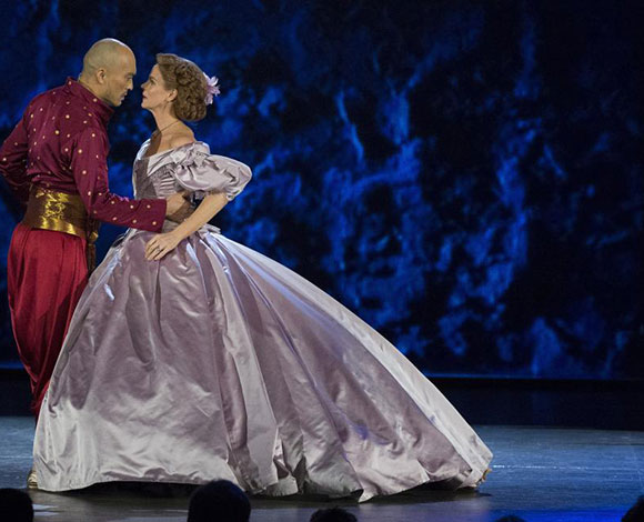 إليك بالصور أبرز مشاهد حفل " Tony Awards" للفنون المسرحية
