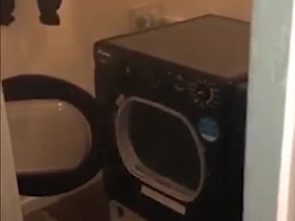 شاهد .. لحظة اشتعال جهاز تجفيف الملابس