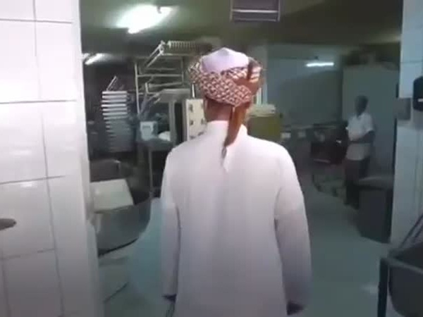 شاهد هذا المخبز العجيب في مكة المكرمة