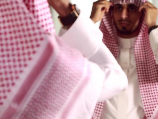 تكتشف وجود زوجها مع عروسه الجديدة في الطائرة نفسها .. وتؤخر إقلاع الطائرة