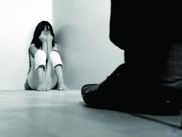 طلبت الخلع بعد زواج دام 14 عامًا .. كي تحافظ على بناتها