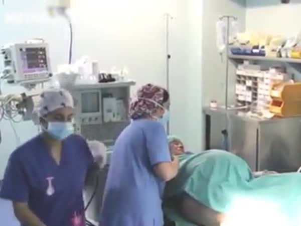 سيدة تولد توأم بعد بلوغها 64 عامًا .. والجميع بصحة جيدة
