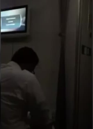 واقعة الطائرة تعفي 5 موظفين من مناصبهم