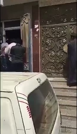 بالفيديو .. معركة دامية بين مقيمين في جدة