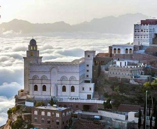 مدينة يمنية فوق السحاب .. صور