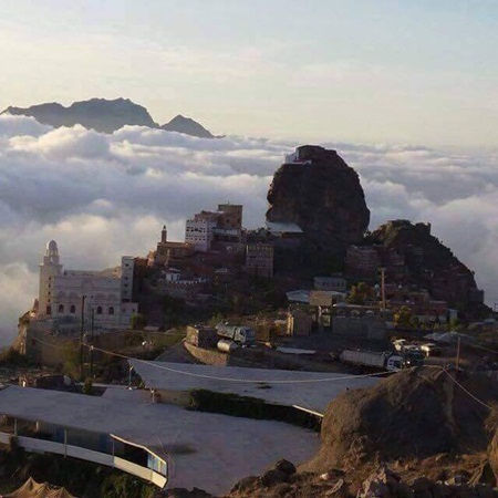 مدينة يمنية فوق السحاب .. صور