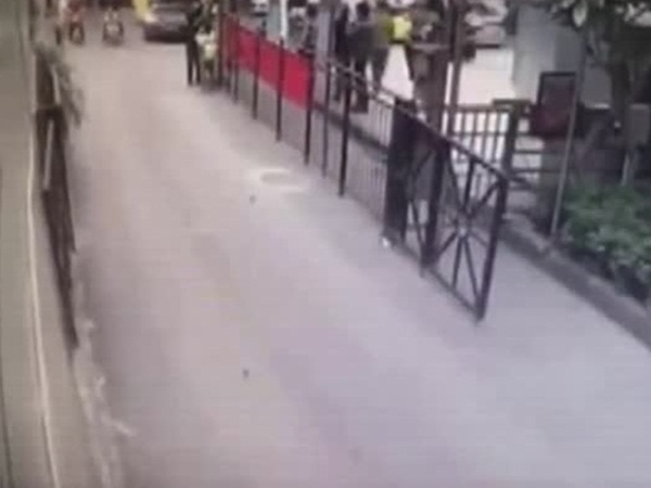 فيديو .. حادث أليم لرأس طفل