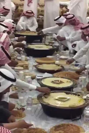 أول حفل زفاف سعودي بدون لحوم ولا يزال يتسم بالرفاهية .. فيديو