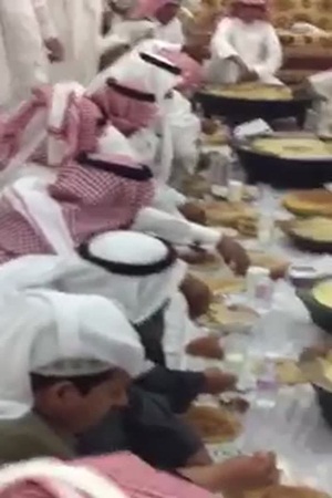 أول حفل زفاف سعودي بدون لحوم ولا يزال يتسم بالرفاهية .. فيديو
