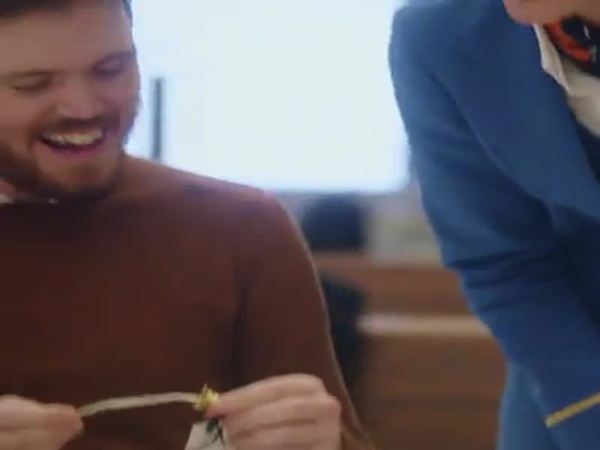 هكذا احتفال الوحيدون بعشاء الكريسماس في المطار