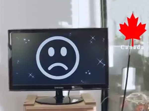 الباب لا يفتح إلا إذا ابتسمت له .. فيديو طريف