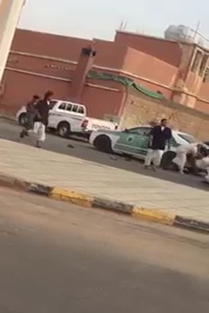إيقاف المعتدين على رجل مرور في المملكة