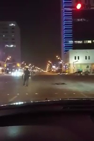 إيقاف باتمان وسبايدر مان في المملكة .. فيديو