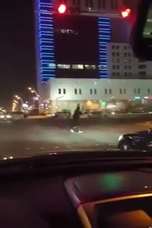 إيقاف باتمان وسبايدر مان في المملكة .. فيديو