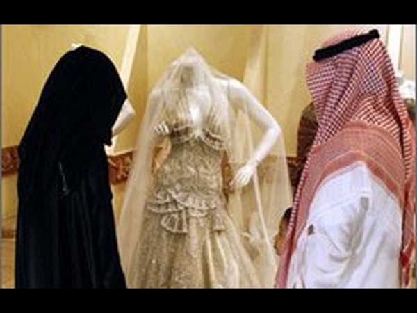 تحدى أصدقائه على تحقيق هذا الأمر الغريب .. ونجح به لفترة قصيرة فقط