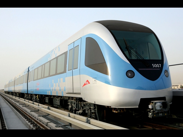 تعطل قطار بمترو دبي أدى إلى توقف قطارات المترو لمدة ساعة كاملة