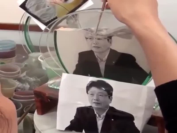 يرسمون بالرمال .. شاهد هذا الفن التجاري الجديد