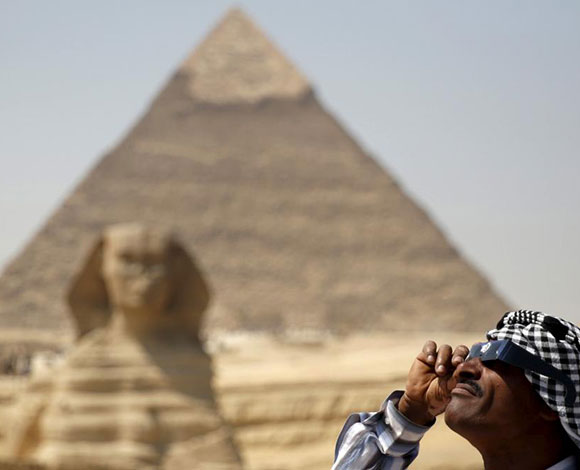 شاهد بالصور أول كسوف نادر للشمس لهذا العام