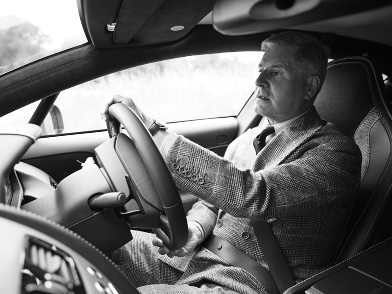 رؤية فريدة في ابتكارها: Hackett London تطلق النسخة المحدودة Aston Martin Q Rapide S