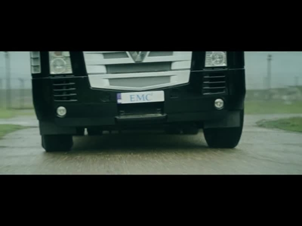 شاهد قفزة الشاحنة العملاقة والمذهلة التي أدخلتها موسوعة غينيس