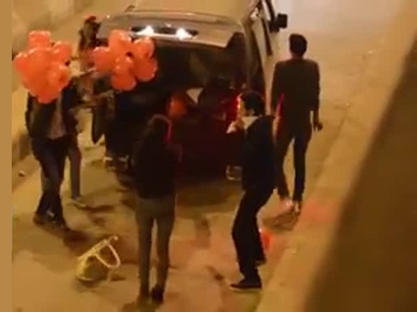 هل يمكنكم تقبّل هذا االأمر على سبيل الدعابة! إليكم الفيديو