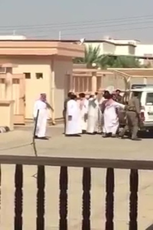 شاهد لحظة الاعتداء على طبيب تابع لوزارة الصحة