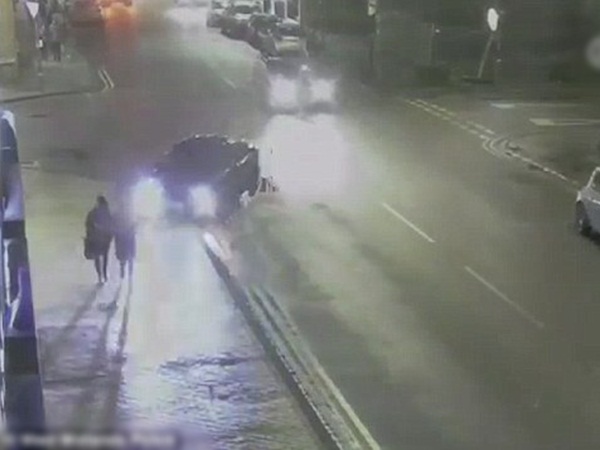 شاهد .. الشرطة تبحث عن قائد هذه السيارة