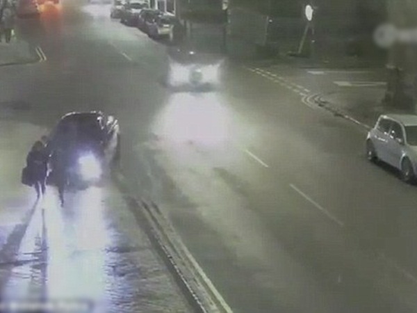 شاهد .. الشرطة تبحث عن قائد هذه السيارة