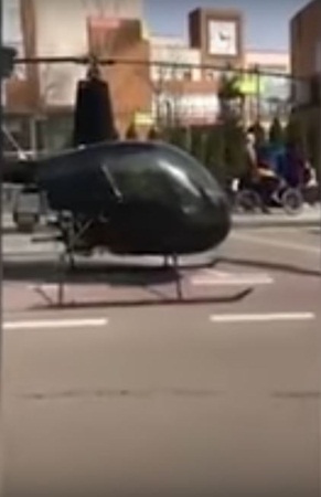 فيديو لطفل يصل المدرسة بمروحية يثير الغضب