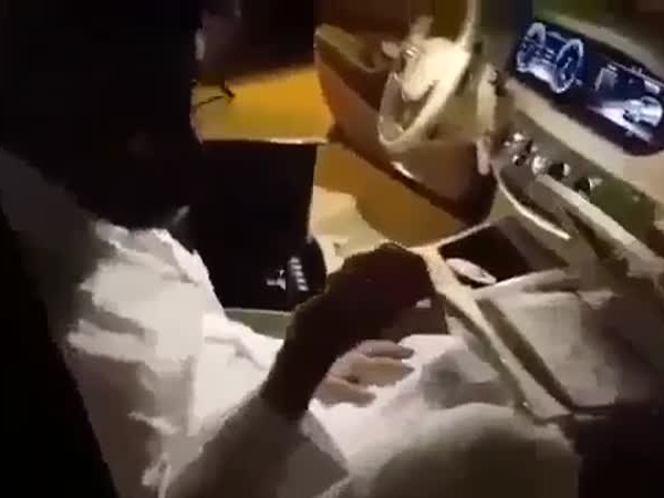 شاهد استعراض لسيارة مصفحة بالفيديو