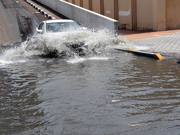 استمرار الطقس السئ في الإمارات