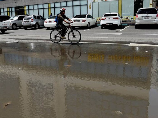 استمرار الطقس السئ في الإمارات