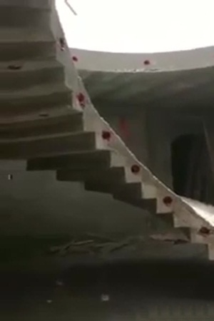 الرد على فيديو الدرج المقلوب في أحد المساكن