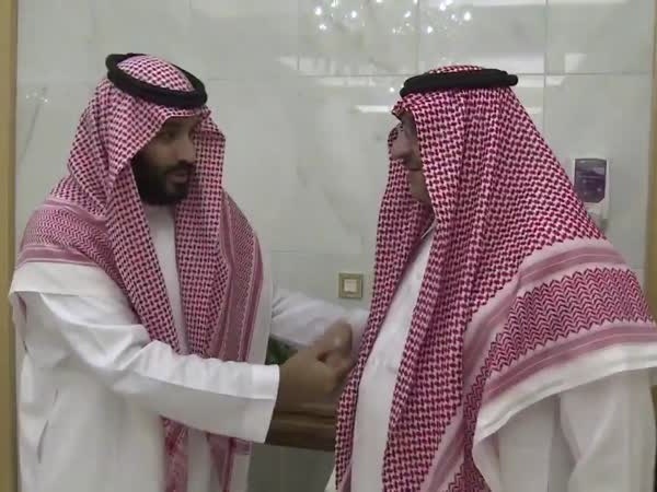 بالفيديو .. الأمير محمد بن نايف يهنئ الأمير محمد بن سلمان