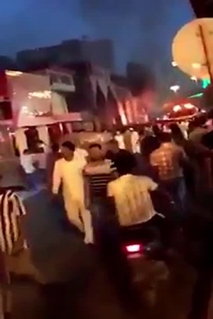 شاهد بالفيديو .. حريق ضخم في البطحاء