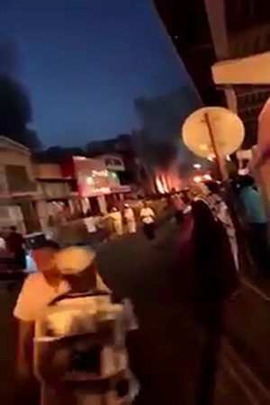 شاهد بالفيديو .. حريق ضخم في البطحاء