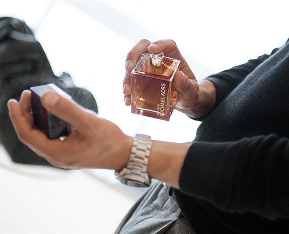 MICHAEL KORS يقدم عطرا جديدا للرجل الثري والمترف