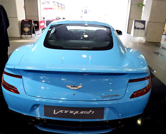 Motor Village يجمع السيارات الفارهة في دبي