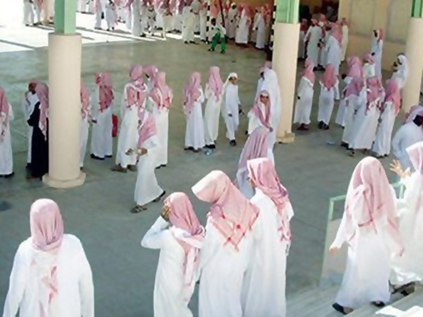 شجار بين طلبة مدرسة .. يؤدي إلى طعن معلم