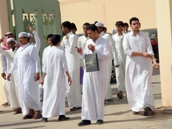 شجار بين طلبة مدرسة .. يؤدي إلى طعن معلم