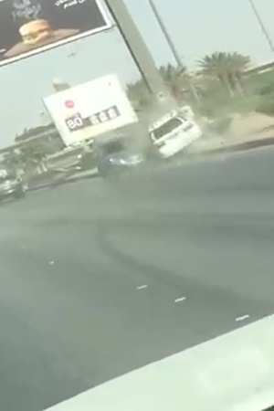 شاهد حادث مروع على طريق الرياض