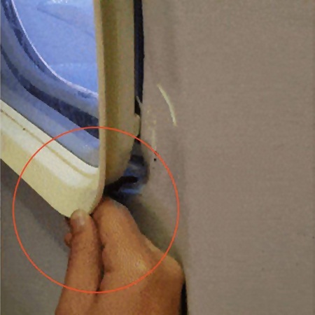 رجل ينشر صورة مقلقة من داخل إحدى الطائرات