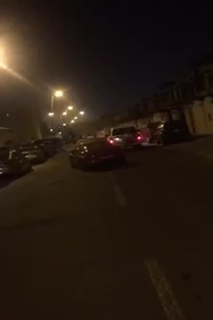 وجد سيارة واقفة أمام مرآب مسكنه .. شاهد ماذا فعل