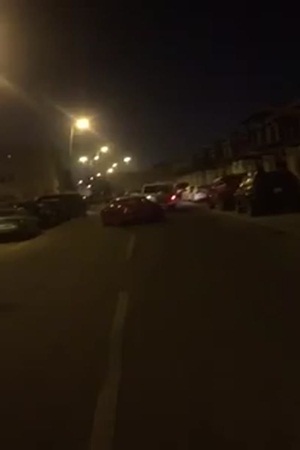 وجد سيارة واقفة أمام مرآب مسكنه .. شاهد ماذا فعل