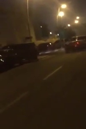 وجد سيارة واقفة أمام مرآب مسكنه .. شاهد ماذا فعل