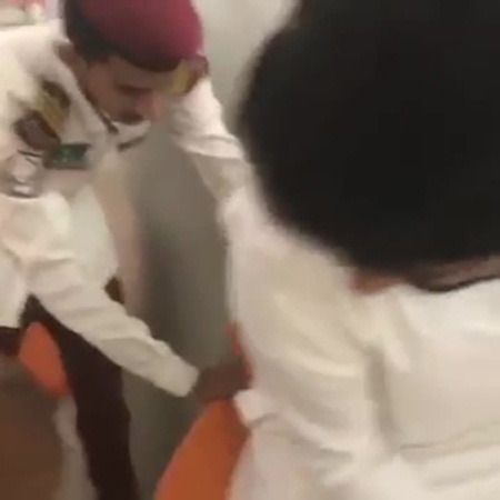 بالفيديو .. مقلب سخيف بين سعودي وزميله