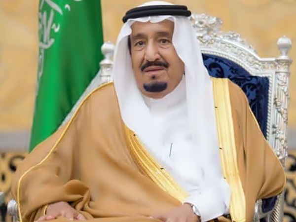 الملك سلمان يمنح مواطنة سعودية وسام الملك عبدالعزيز بعد ما فعلته مع زوجها!