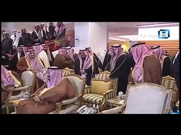 شاهد عمق العلاقة الأسرية لأفراد العائلة المالكة في المملكة