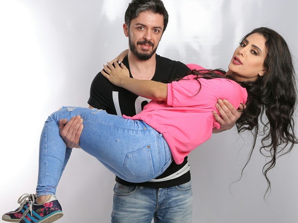رفنانة مصرية تتعرض للتجريح يوم زفافها